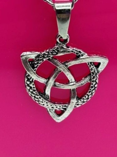 Celtic triquetra pendant - triquetra, –