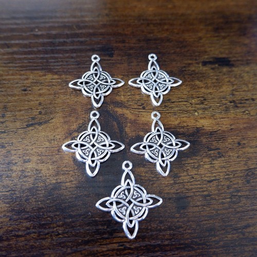 Celtic knot triquetra - 5x,